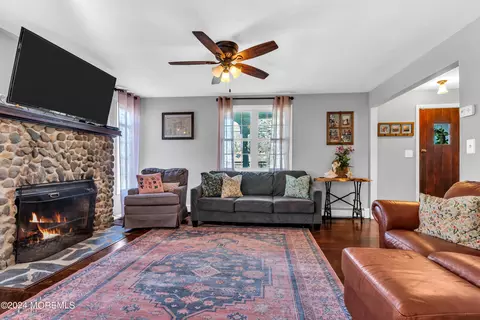 Living - 803 Pine Rd, Brielle, NJ 08730 photo 2 of 4