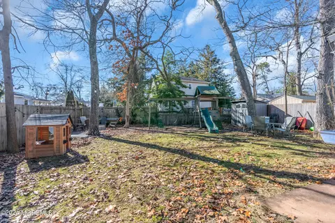 Exterior - 803 Pine Rd, Brielle, NJ 08730 photo 2 of 7