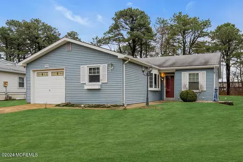 16 Tudor Ct, Brick, NJ 08723