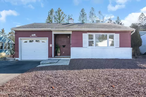 137 Westbrook Dr, Berkeley, NJ 08721