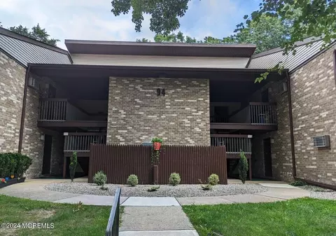 94 Arrowood Rd #G, Manalapan, NJ 07726