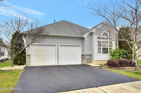 14 Halsted Dr, Manchester, NJ 08759