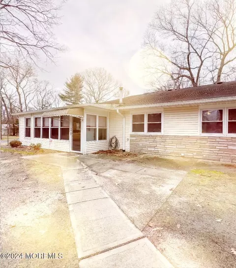 6 East Rd #A, Jackson, NJ 08527