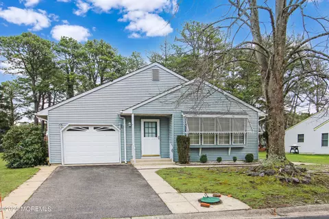 4 Medford Rd, Whiting, NJ 08759