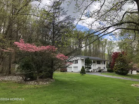 4 Hidden Hollow Ter, Holmdel, NJ 07733