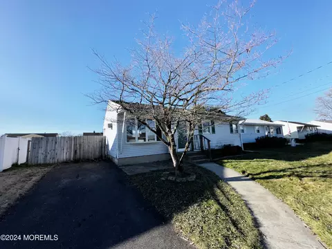 10 Gerard Rd, Hamilton, NJ 08620