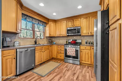 Kitchen - 40 Ashford Rd, Jackson, NJ 08527 photo 5 of 7