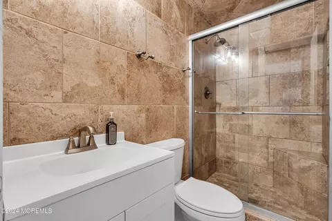Bath - 40 Ashford Rd, Jackson, NJ 08527 photo 2 of 3