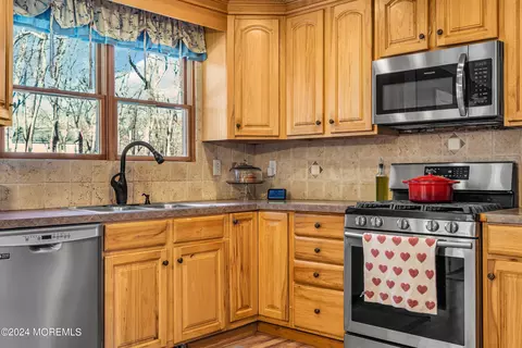 Kitchen - 40 Ashford Rd, Jackson, NJ 08527 photo 6 of 7