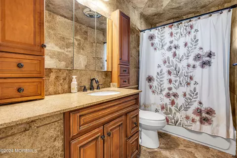Bath - 40 Ashford Rd, Jackson, NJ 08527 photo 1 of 3