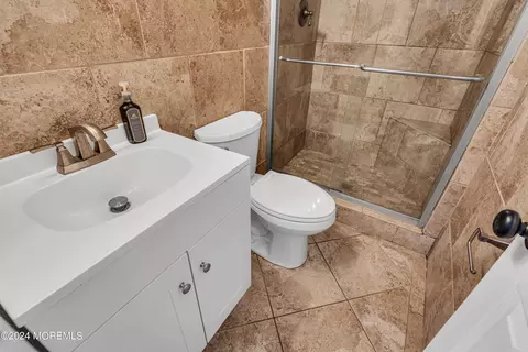 Bath - 40 Ashford Rd, Jackson, NJ 08527 photo 3 of 3