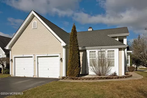 2 Stillwaters Ct, Barnegat, NJ 08005