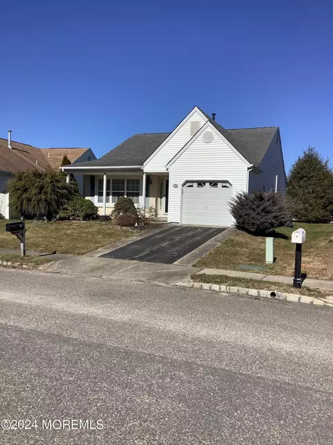 91 Canterbury Ln, Toms River, NJ 08757
