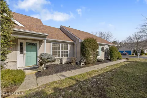 2872 Lenox St, Toms River, NJ 08755