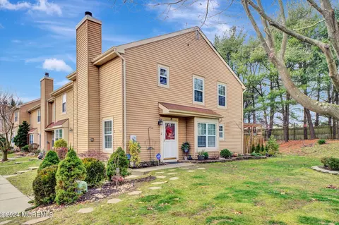 2 Berkeley Pl, Eatontown, NJ 07724