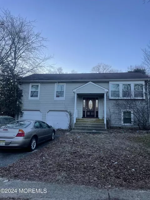 1538 Laguna Ln, Lakewood, NJ 08701