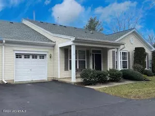 10 Golden Willows Ave, Lakewood, NJ 08701
