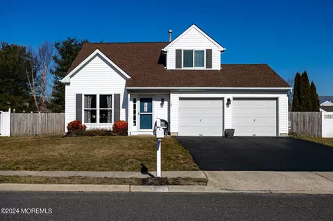 26 Crater Lake Rd, Howell, NJ 07731