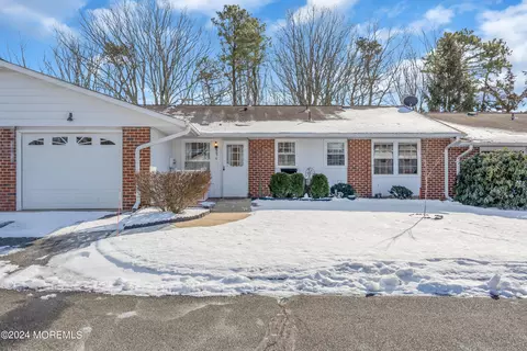 907 Dumbarton Dr # C, Lakewood, NJ 08701