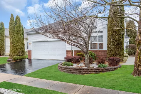 5 Marnier Ct, Manchester, NJ 08759