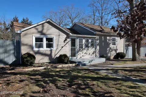 1744 Whitcomb Rd, Forked River, NJ 08731