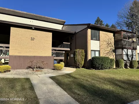 33 C Meadow Green Cir #C, Manalapan, NJ 07726