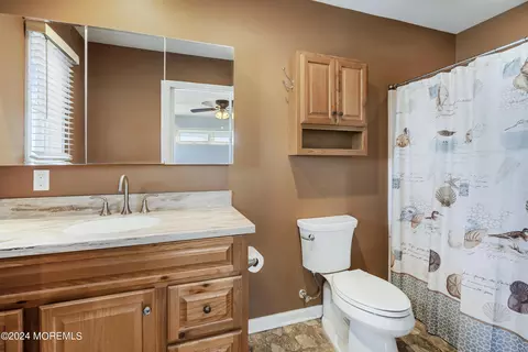 Bath - 778 North Dr, Brick, NJ 08724 photo 1 of 2