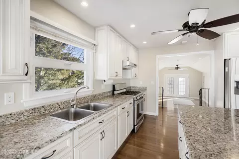 Kitchen - 778 North Dr, Brick, NJ 08724 photo 4 of 5