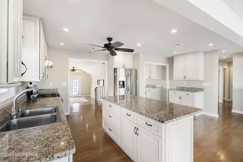 Kitchen - 778 North Dr, Brick, NJ 08724 photo 5 of 5