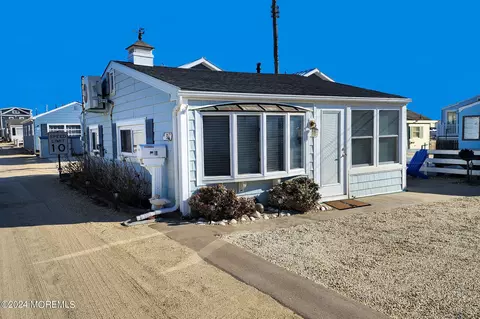 31 E Crane Way, Lavallette, NJ 08735