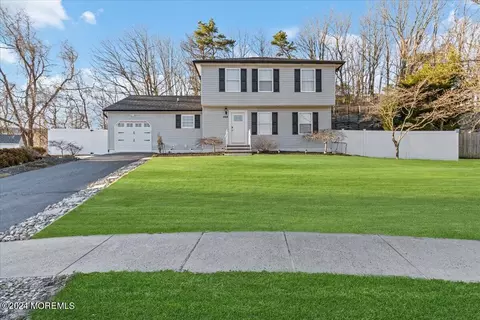 999 Columbus Dr, Brick, NJ 08724