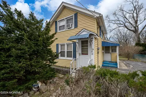 15 Brown Ave, Lakehurst, NJ 08733