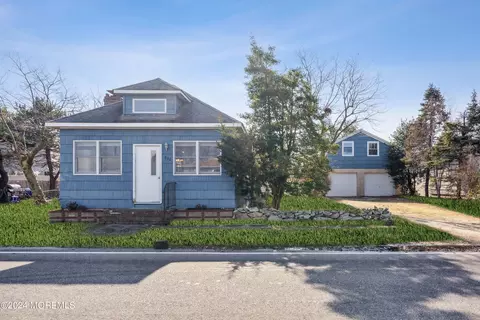 532 E Bayview Ave, Ocean Gate, NJ 08740