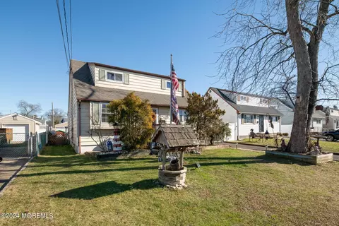 286 Sunset Ave, Old Bridge, NJ 08857