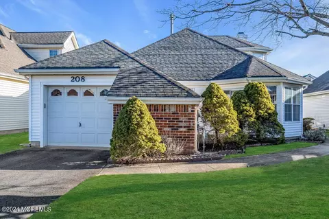 208 Loganberry Ln, Freehold, NJ 07728