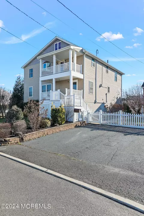 100 State St, Union Beach, NJ 07735