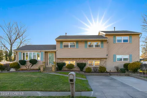 903 Ruth Dr, Tinton Falls, NJ 07753