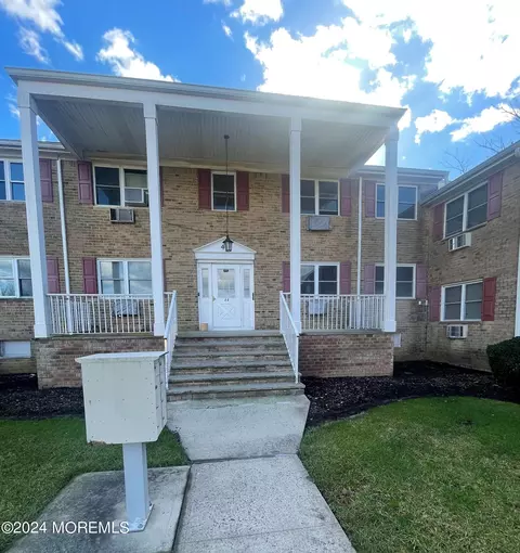 44 Manchester Ct #D, Freehold, NJ 07728