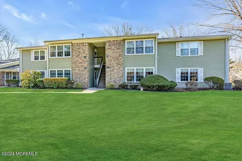 115 Cranberry Ct, Red Bank, NJ 07701