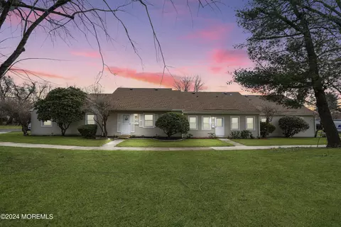 19 Plaza Del Campillo # B, Freehold, NJ 07728