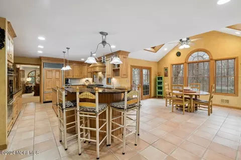 Kitchen - 17 Constitution Dr, Leonardo, NJ 07737 photo 7 of 8
