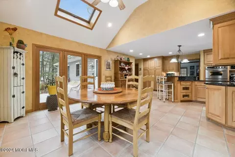 Dining - 17 Constitution Dr, Leonardo, NJ 07737 photo 3 of 4