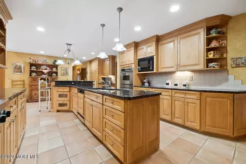 Kitchen - 17 Constitution Dr, Leonardo, NJ 07737 photo 2 of 8