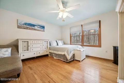Bedroom - 17 Constitution Dr, Leonardo, NJ 07737 photo 6 of 7
