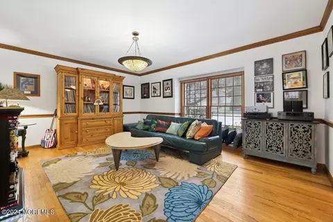 Living - 17 Constitution Dr, Leonardo, NJ 07737 photo 3 of 14