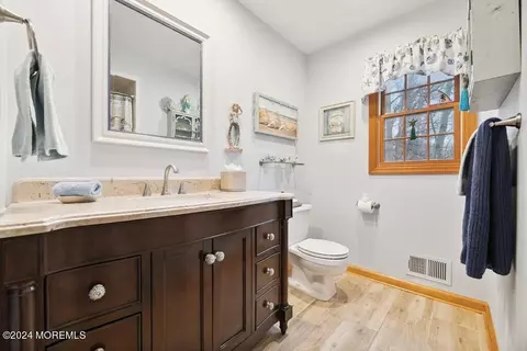 Bath - 17 Constitution Dr, Leonardo, NJ 07737 photo 5 of 6