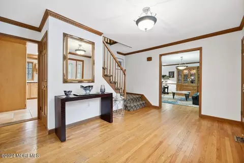 Entry Way - 17 Constitution Dr, Leonardo, NJ 07737 photo 2 of 4