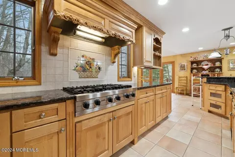 Kitchen - 17 Constitution Dr, Leonardo, NJ 07737 photo 6 of 8
