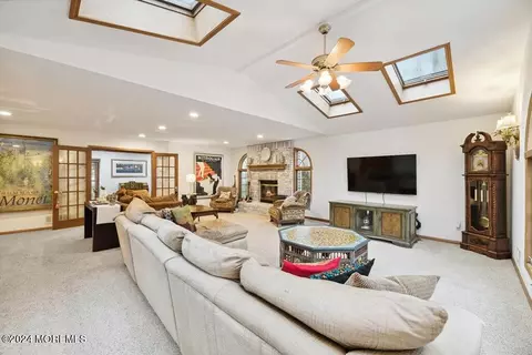 Living - 17 Constitution Dr, Leonardo, NJ 07737 photo 7 of 14