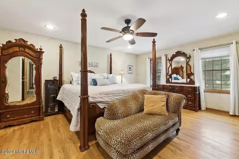 Bedroom - 17 Constitution Dr, Leonardo, NJ 07737 photo 3 of 7